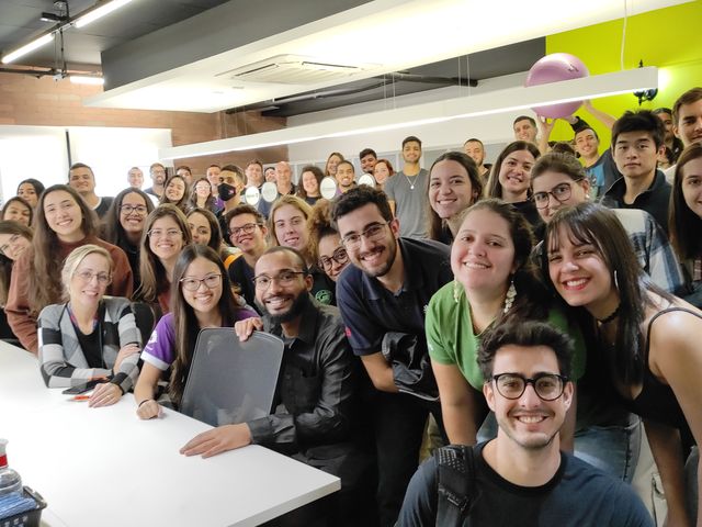 Participantes em conexão com mentores e empresas